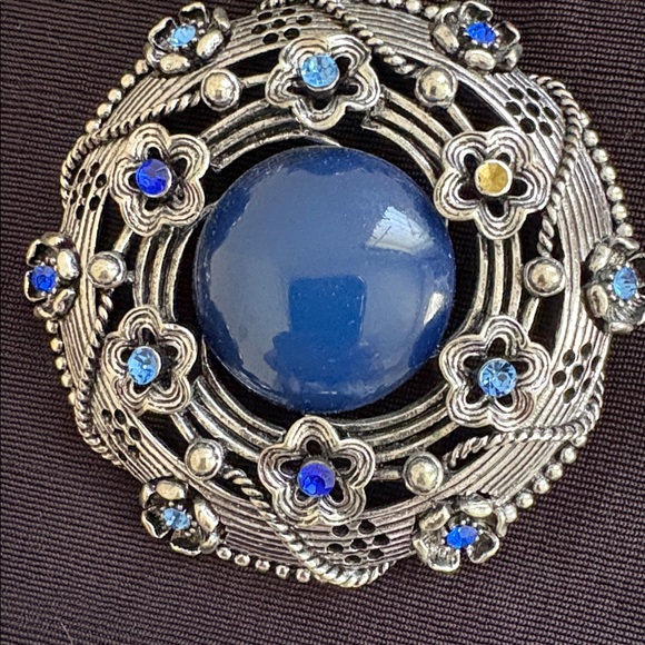 Elegant Blue Pendant Necklace, missing a stone on pendant - Picture 11 of 11